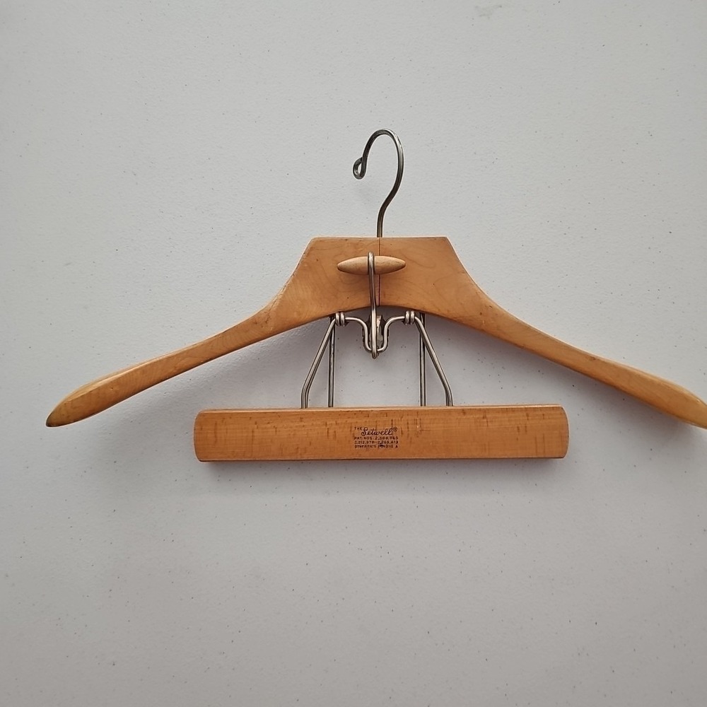 Vintage The Setwell 17.5" Heavy Duty Clamper Wood Hanger